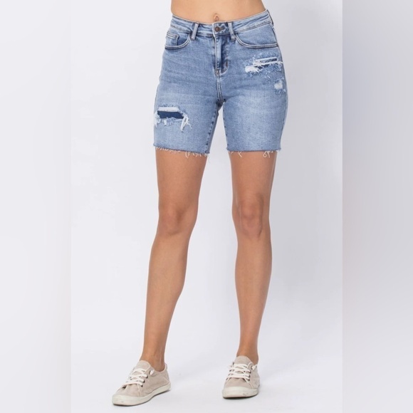 JUDY BLUE Denim Patch Mid Length Shorts - Picture 1 of 7